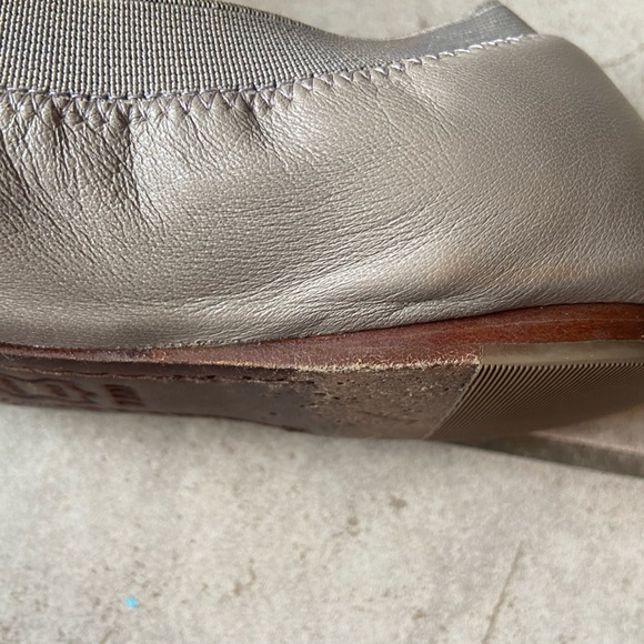 Tory Burch Caroline ballet flats! Size 7.5. Previously worn and loved! - Picture 6 of 10